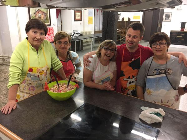 Taller de cocina en el centro de ocio de Apdema en Llodio